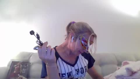 miamitransgirl305 online show from March 25, 2:17 am