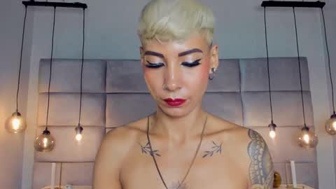 Mia Morgann online show from December 20, 5:51 pm