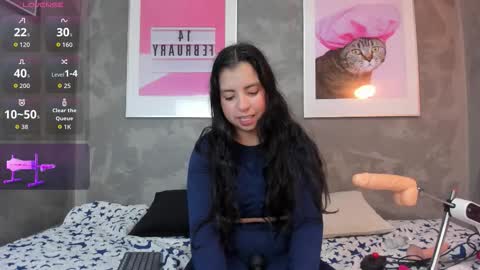 Mia online show from December 17, 9:10 pm