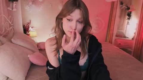 Mia online show from January 7, 3:25 pm