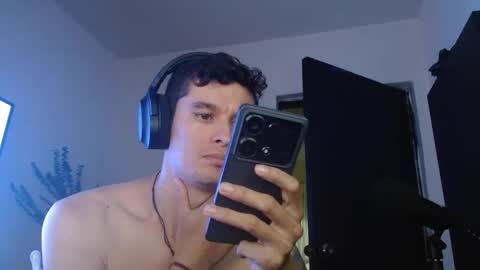 Snapshot of miaou_miaou chatting on December 3, 2:47 am miaou_miaou online show from December 3, 2:47 am