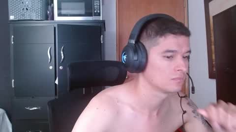 Snapshot of miaou_miaou chatting on February 23, 12:48 pm miaou_miaou online show from February 23, 12:48 pm