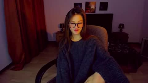 Snapshot of miapaw chatting on December 20, 6:02 pm Mia online show from December 20, 6:02 pm