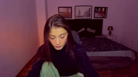 Snapshot of miapaw chatting on January 15, 5:58 pm Mia online show from January 15, 5:58 pm