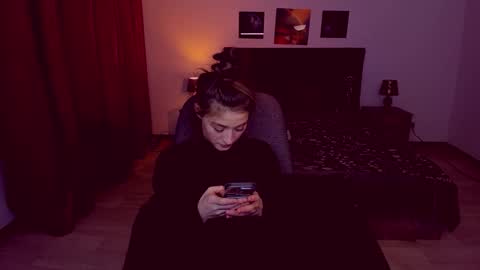 Snapshot of miapaw chatting on January 25, 9:35 pm Mia online show from January 25, 9:35 pm