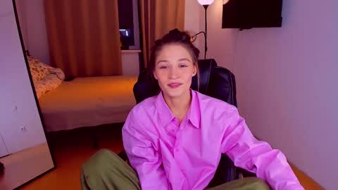 Snapshot of miapaw chatting on February 6, 8:13 pm Mia online show from February 6, 8:13 pm