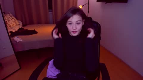 Snapshot of miapaw chatting on February 6, 11:15 pm Mia online show from February 6, 11:15 pm