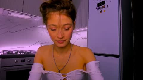 Mia online show from February 22, 7:45 pm