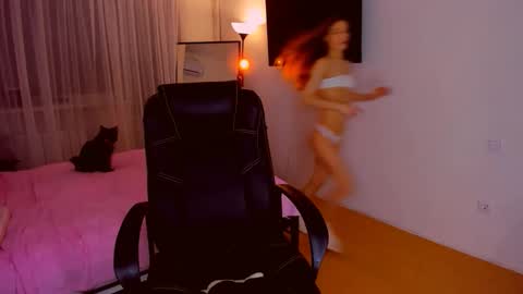 Mia online show from March 14, 6:02 pm