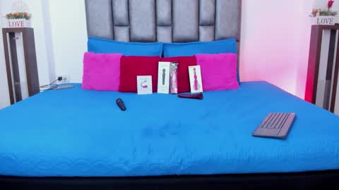 Mia Milf online show from November 6, 10:32 pm