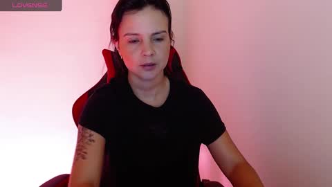 miarobinn_ online show from October 8, 8:01 am