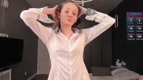 Mia online show from October 15, 2:50 pm