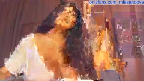 Snapshot of miasandoval_22 chatting on November 7, 8:20 pm miasaandovaal 22 online show from November 7, 8:20 pm