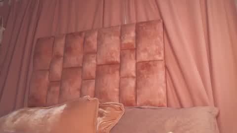 miasaandovaal 22 online show from December 1, 7:52 pm