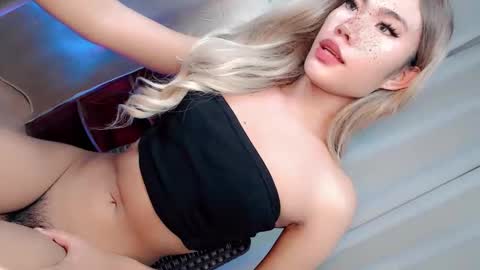 Snapshot of miasex980271 chatting on May 13, 6:11 am miasex980271 online show from May 13, 6:11 am
