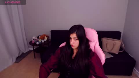 Snapshot of miasilk chatting on March 3, 12:27 pm Miayna Silk online show from March 3, 12:27 pm