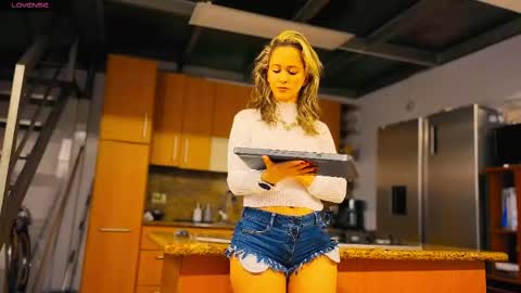 miasiren online show from June 6, 3:11 am