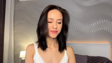 Mia online show from April 2, 8:12 am