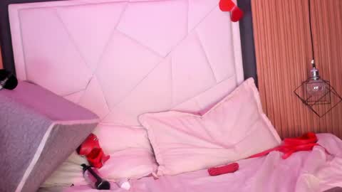 miatorres4 online show from April 24, 1:57 pm