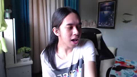 Snapshot of miatrixs chatting on December 22, 5:01 am Mia online show from December 22, 5:01 am