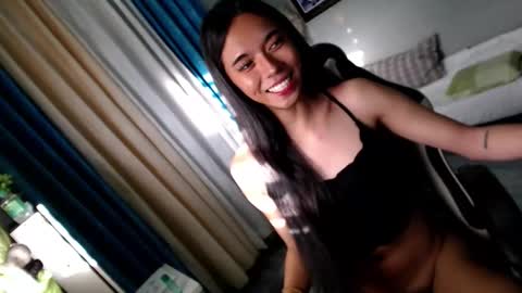 Snapshot of miatrixs chatting on December 27, 8:13 am Mia online show from December 27, 8:13 am