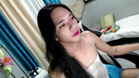 Snapshot of miatrixs chatting on January 8, 7:03 pm Mia online show from January 8, 7:03 pm