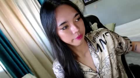 Snapshot of miatrixs chatting on January 16, 11:37 pm Mia online show from January 16, 11:37 pm