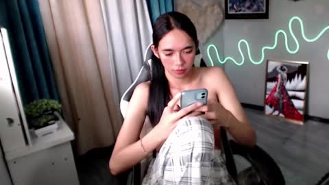 Snapshot of miatrixs chatting on January 28, 1:08 am Mia online show from January 28, 1:08 am