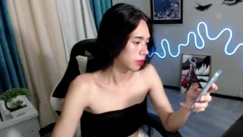 Snapshot of miatrixs chatting on January 28, 10:01 pm Mia online show from January 28, 10:01 pm