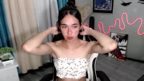 Snapshot of miatrixs chatting on February 2, 4:00 pm Mia online show from February 2, 4:00 pm