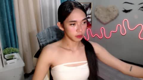 Snapshot of miatrixs chatting on February 13, 11:17 am Mia online show from February 13, 11:17 am