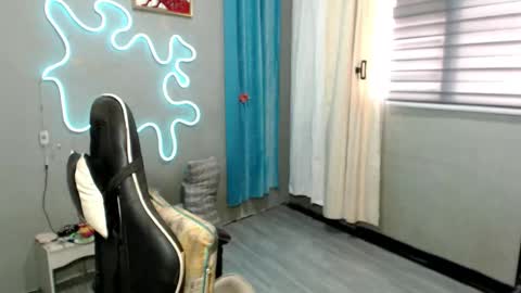 Snapshot of miatrixs chatting on October 26, 8:09 am Mia online show from October 26, 8:09 am