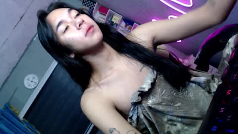 Snapshot of miatrixs chatting on November 28, 1:25 pm Mia online show from November 28, 1:25 pm