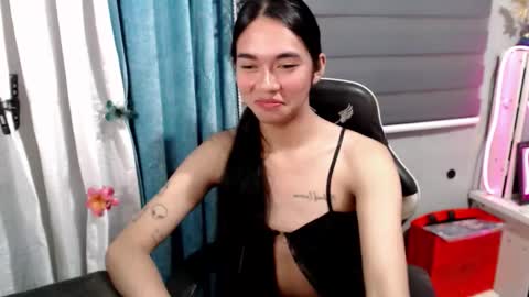 Snapshot of miatrixs chatting on December 18, 8:48 pm Mia online show from December 18, 8:48 pm