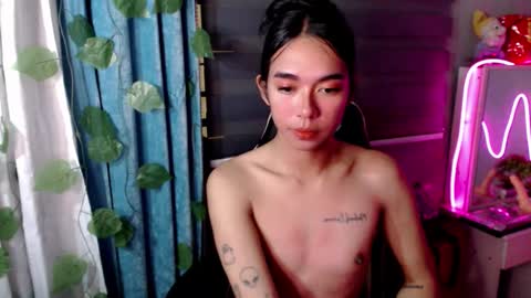 Snapshot of miatrixs chatting on January 9, 10:29 am Mia online show from January 9, 10:29 am