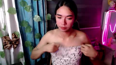 Snapshot of miatrixs chatting on January 11, 10:42 am Mia online show from January 11, 10:42 am