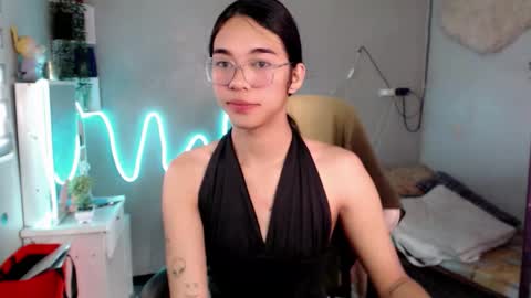 Snapshot of miatrixs chatting on February 19, 3:24 am Mia online show from February 19, 3:24 am