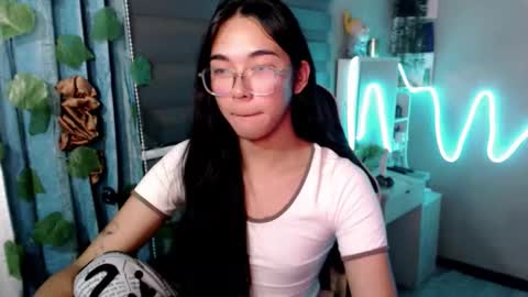 Snapshot of miatrixs chatting on February 19, 5:09 pm Mia online show from February 19, 5:09 pm