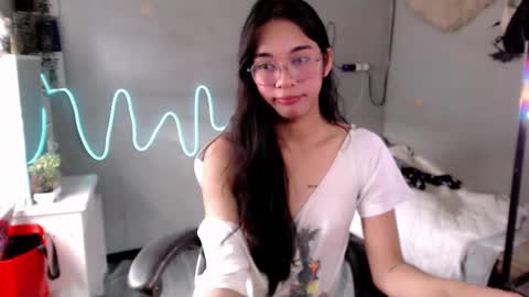 Snapshot of miatrixs chatting on February 21, 6:14 am Mia online show from February 21, 6:14 am