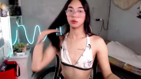 Snapshot of miatrixs chatting on February 22, 5:19 am Mia online show from February 22, 5:19 am