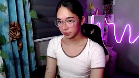 Snapshot of miatrixs chatting on February 24, 7:56 pm Mia online show from February 24, 7:56 pm