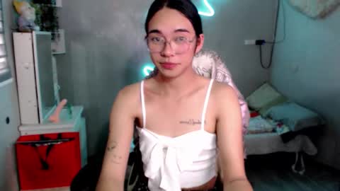 Snapshot of miatrixs chatting on February 27, 9:20 am Mia online show from February 27, 9:20 am