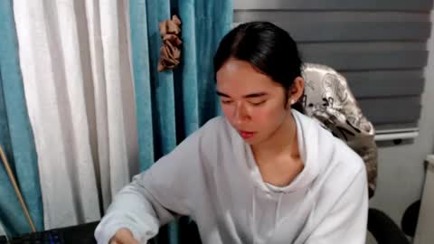 Mia online show from April 7, 6:52 pm