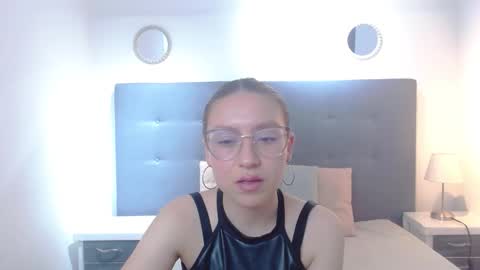 mia vega online show from January 8, 8:44 pm