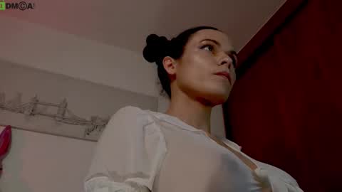 Mia online show from October 12, 1:54 pm