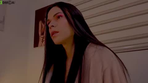 Mia online show from February 21, 9:21 am