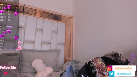 Snapshot of miavillalobos_ chatting on December 27, 1:28 pm Mia Villalobos online show from December 27, 1:28 pm