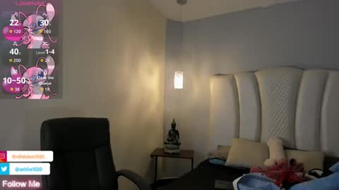 Snapshot of miavillalobos_ chatting on October 1, 12:00 pm Mia Villalobos online show from October 1, 12:00 pm