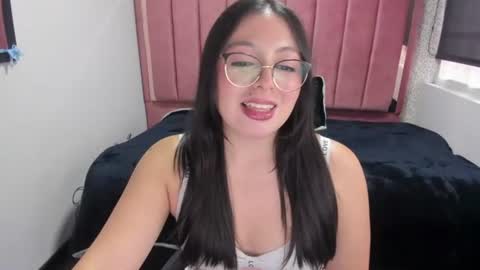 Snapshot of miawils_ chatting on June 9, 9:15 pm M I A W I L S online show from June 9, 9:15 pm