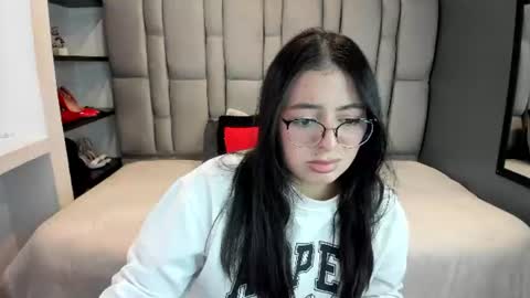 Snapshot of miawils_ chatting on June 18, 7:18 pm M I A W I L S online show from June 18, 7:18 pm